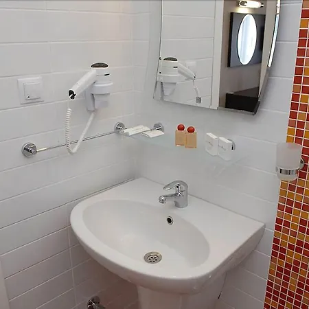 Eleven Отель Кешме